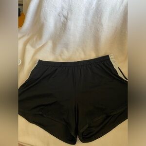 Athletic shorts with drawstring